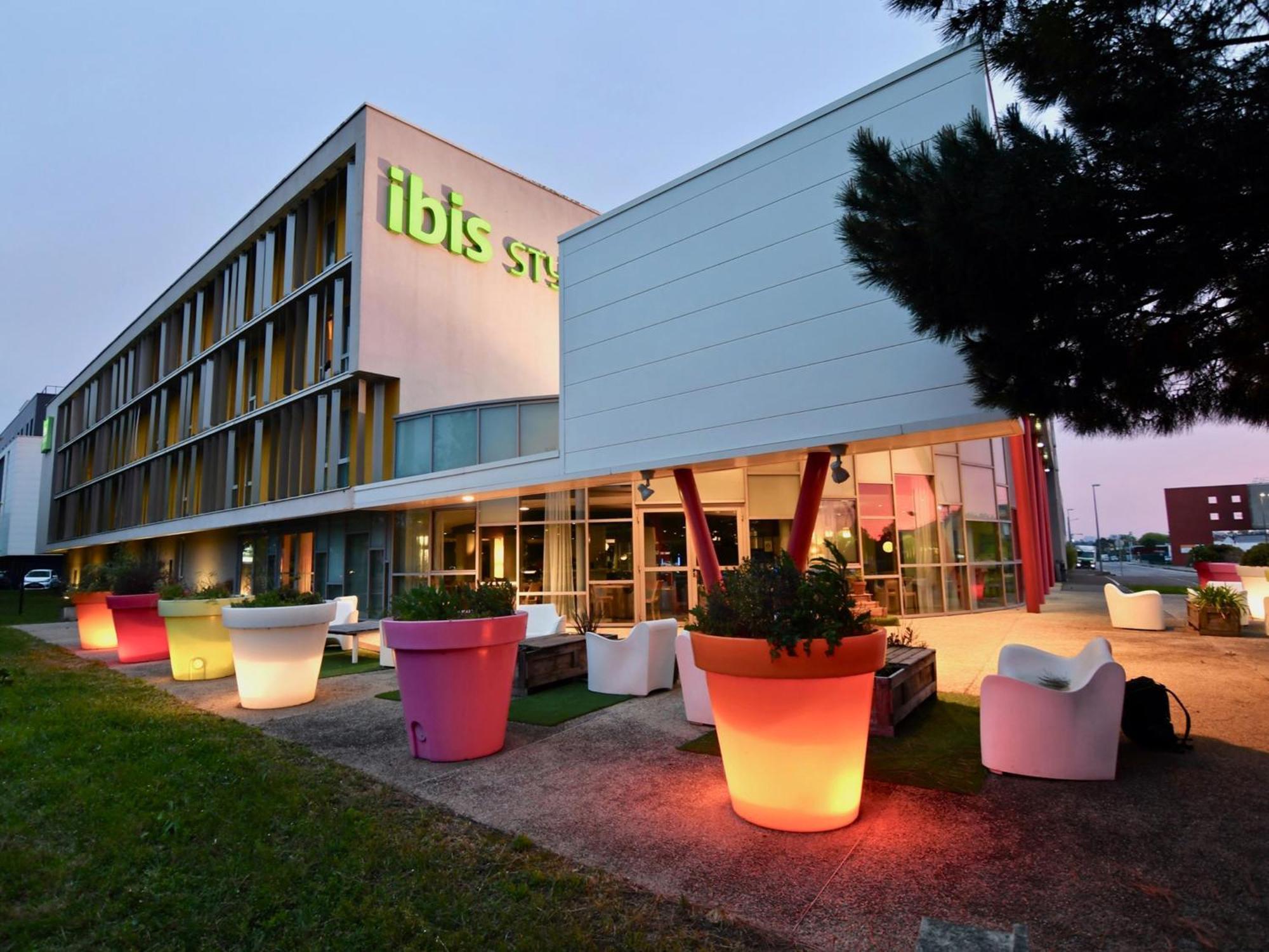 Отель Ibis Styles Nantes Reze Aeroport Экстерьер фото