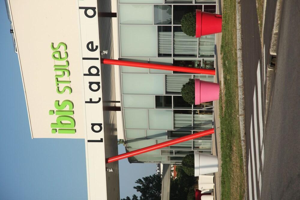 Отель Ibis Styles Nantes Reze Aeroport Экстерьер фото